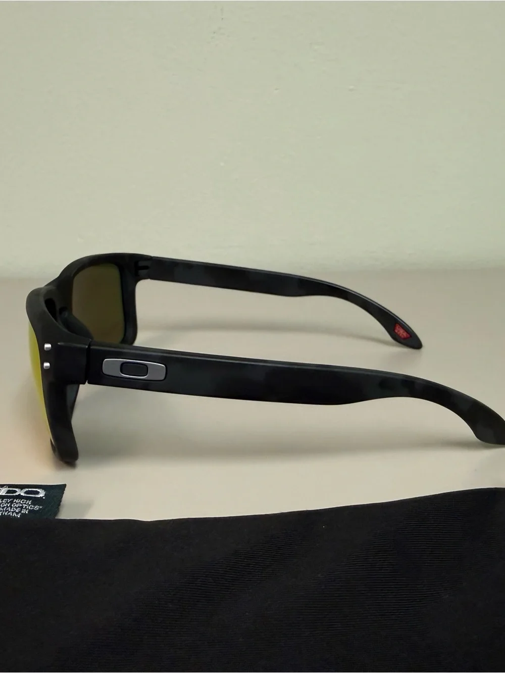 Oakley Holbrook